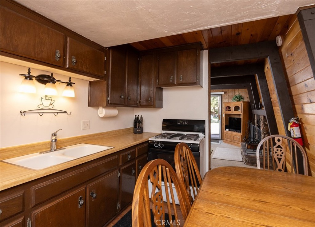 738 E Meadow Lane Property Photo 6