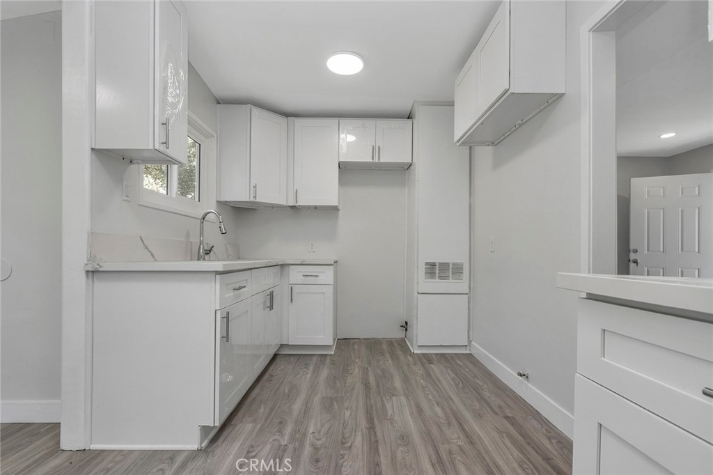 1131 W Nicolet Street Property Photo 4