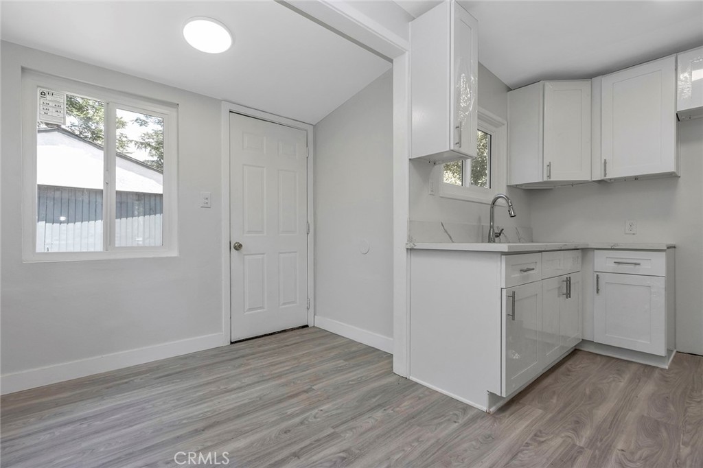 1131 W Nicolet Street Property Photo 5