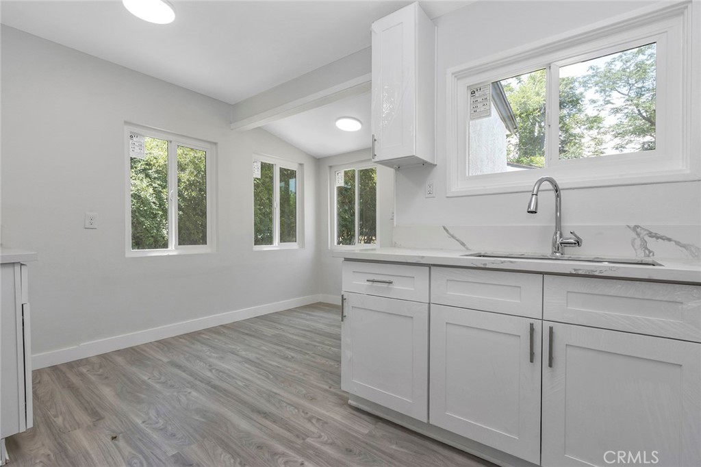 1131 W Nicolet Street Property Photo 6