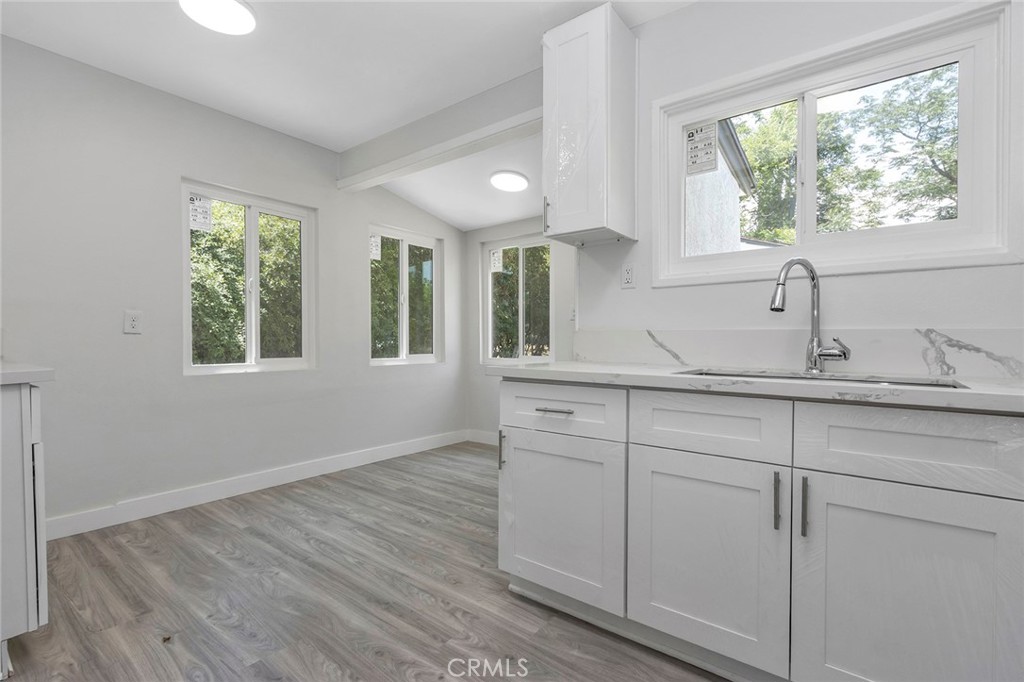 1131 W Nicolet Street Property Photo 6