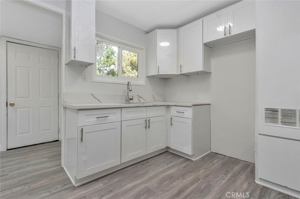 1131 W Nicolet Street Property Photo 7