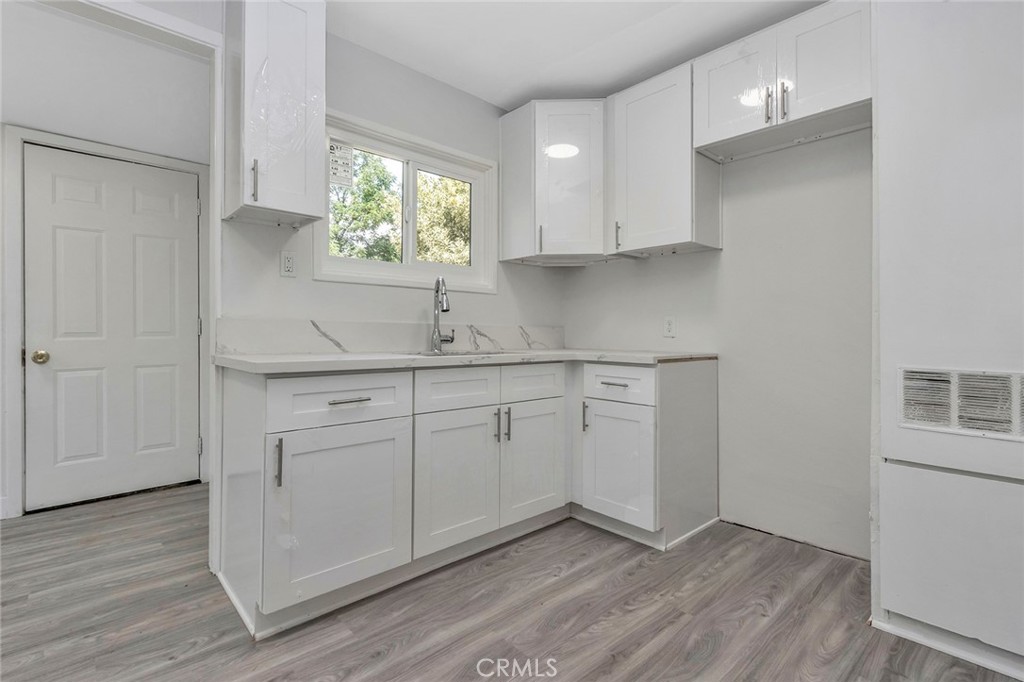 1131 W Nicolet Street Property Photo 7