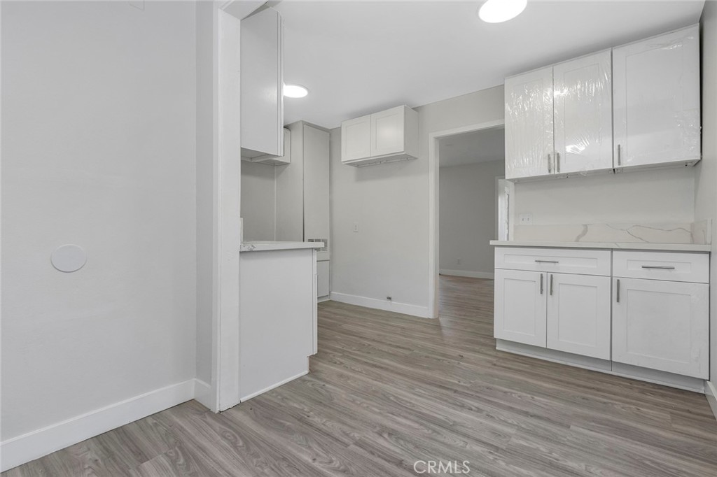 1131 W Nicolet Street Property Photo 8