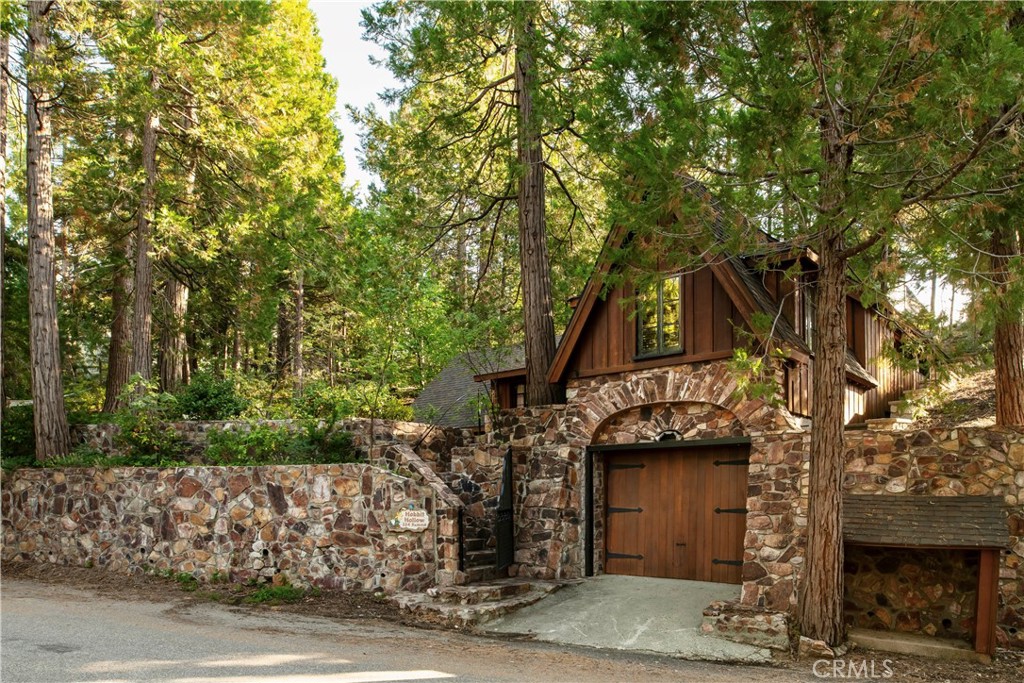 324 Summit Drive Property Photo 1