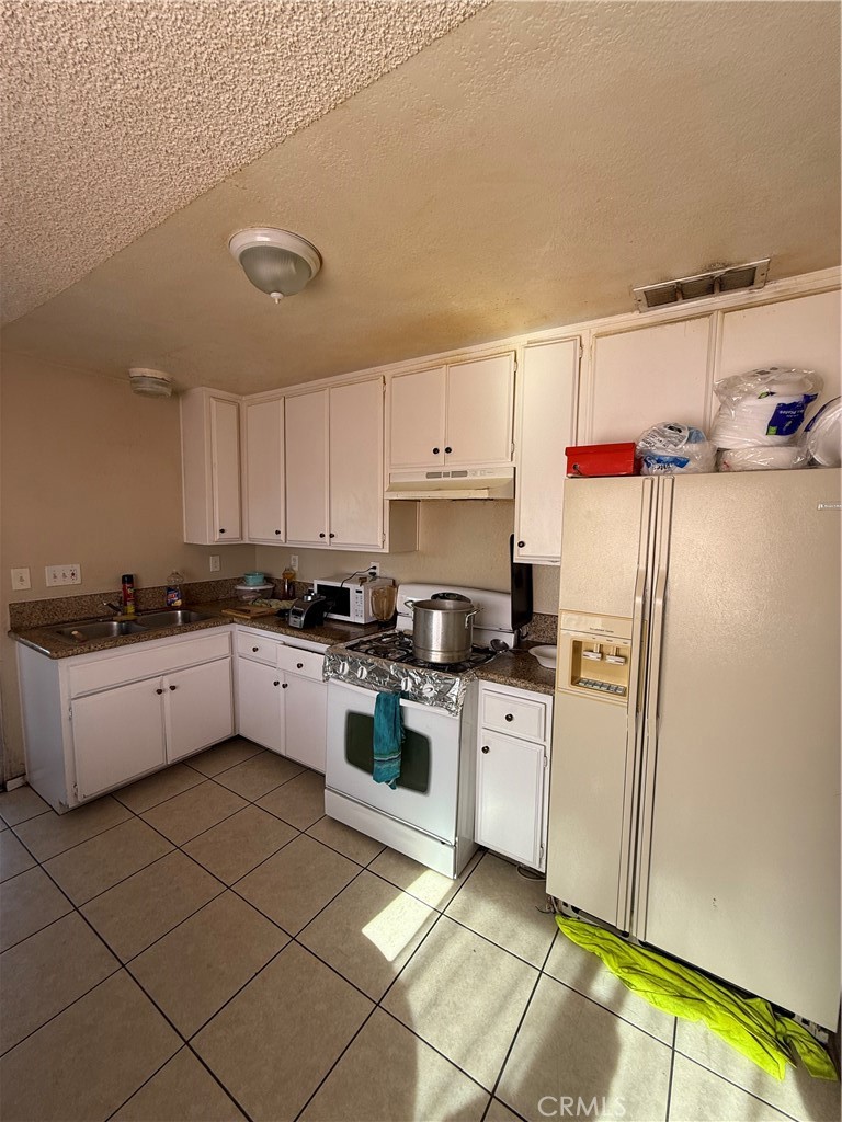 663 W 14th St Property Photo 56