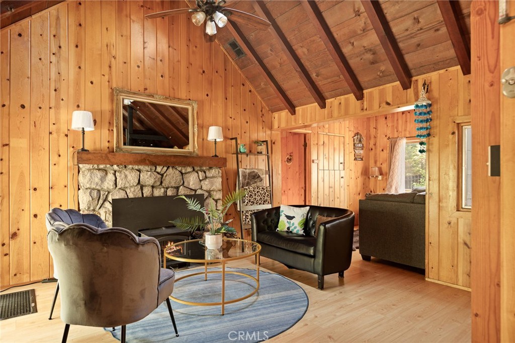 31701 Christmas Tree Lane Property Photo 4