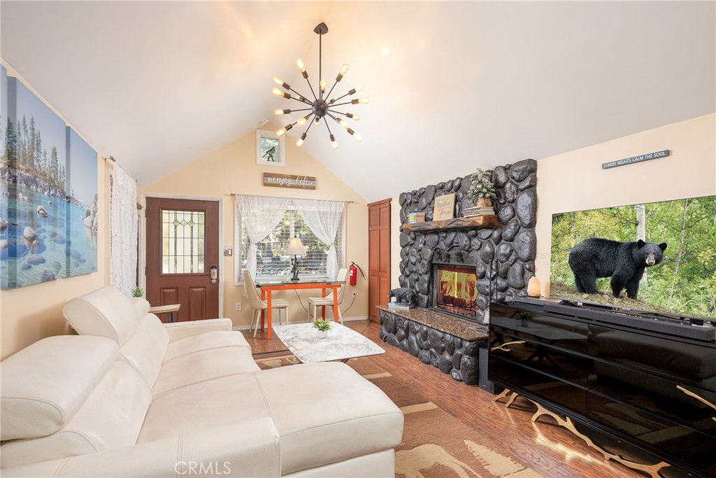 800 Eureka Drive Property Photo 2