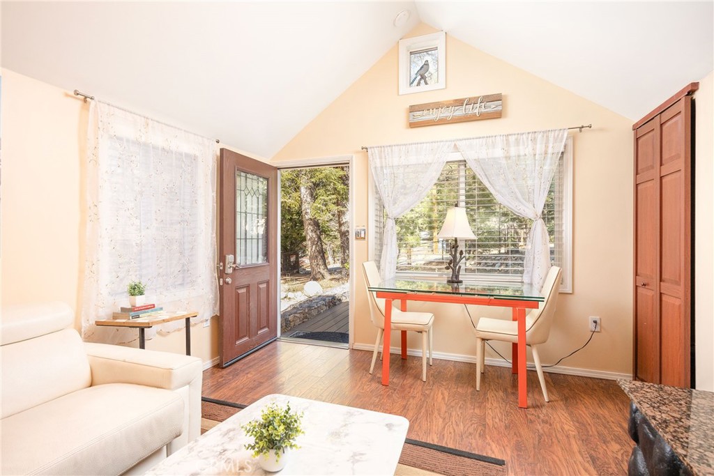 800 Eureka Drive Property Photo 12