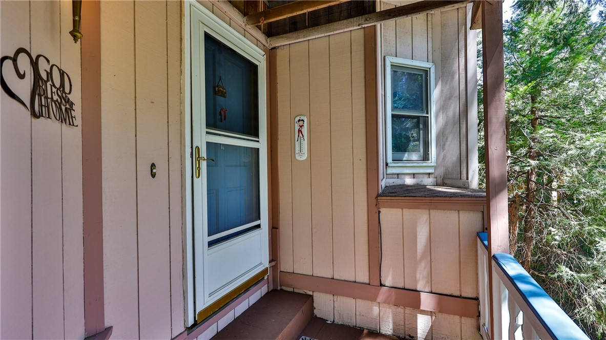 24083 Cresta Drive Property Photo 3