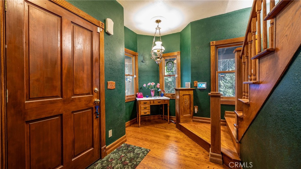 24083 Cresta Drive Property Photo 4