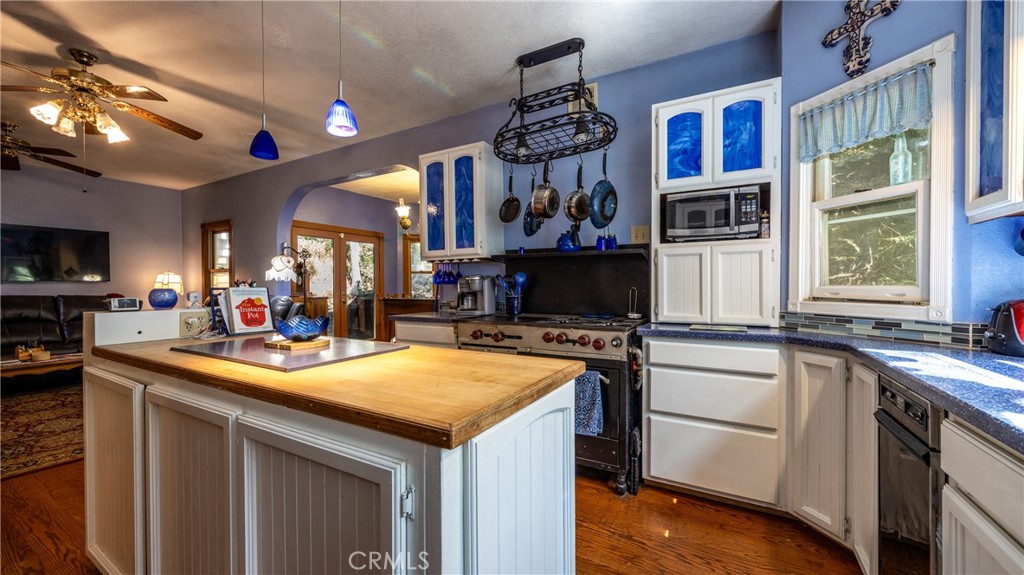 24083 Cresta Drive Property Photo 11
