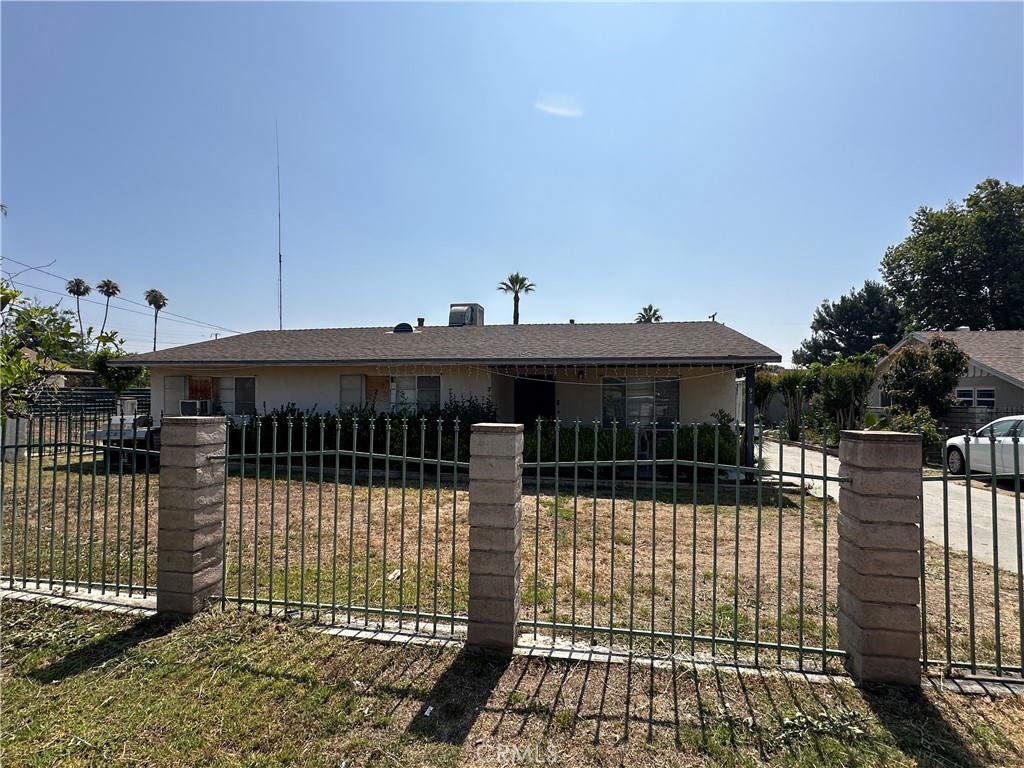 974 Grand Avenue Property Photo 2