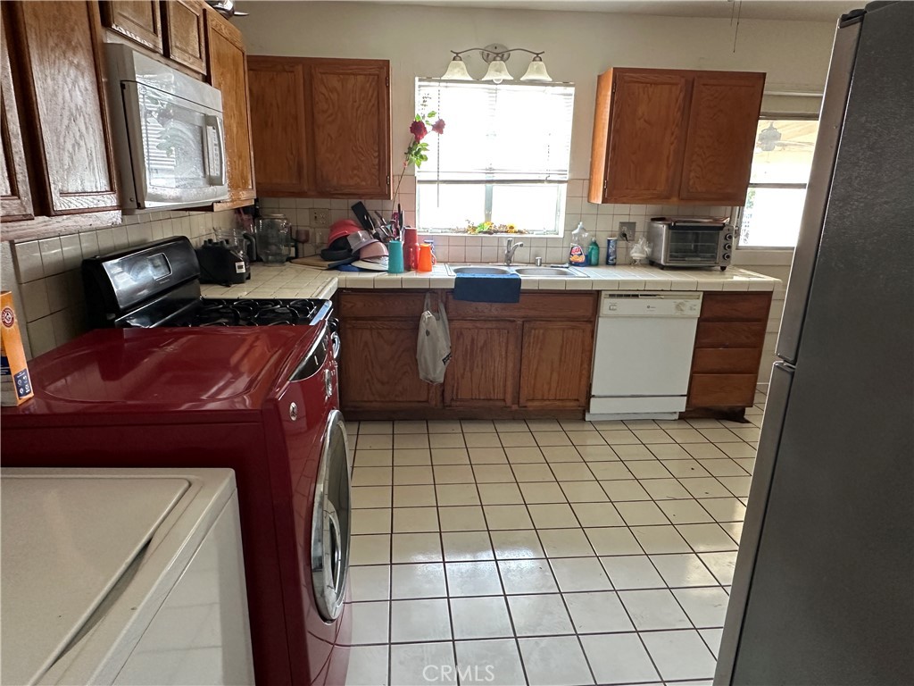 974 Grand Avenue Property Photo 6