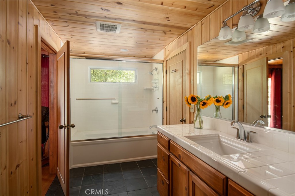 28819 North Shore Road Property Photo 15