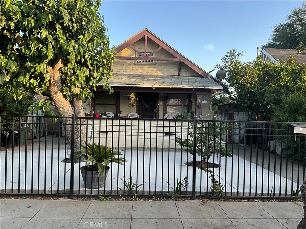 586 W Center Street Property Photo 1