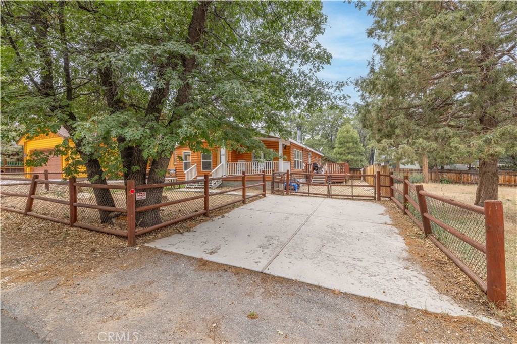 410 Los Angeles Avenue Property Photo 1