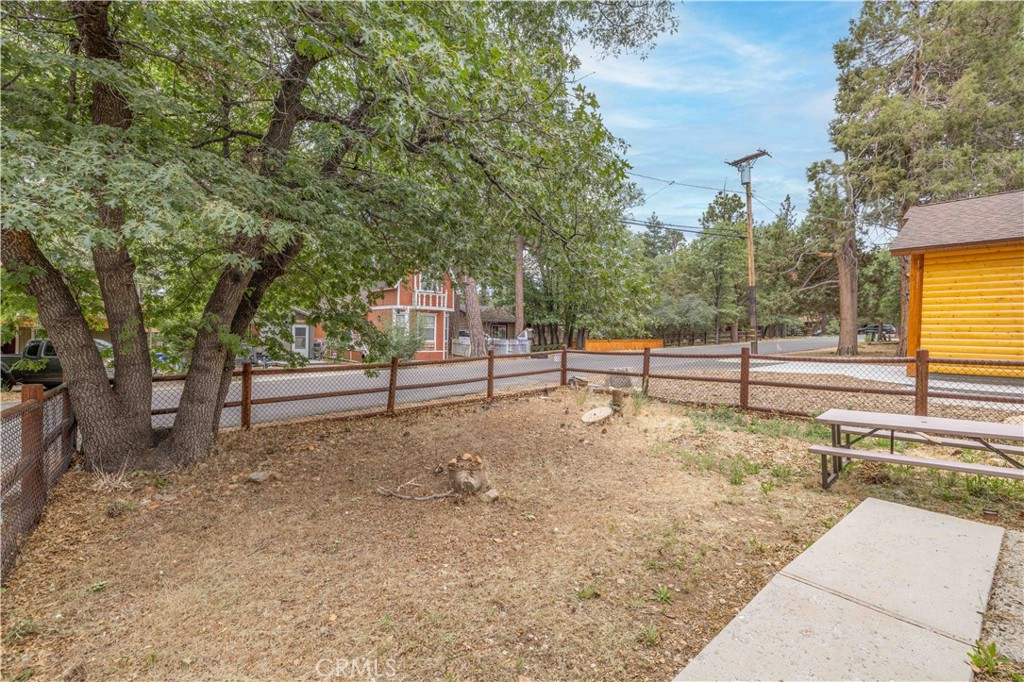 410 Los Angeles Avenue Property Photo 24