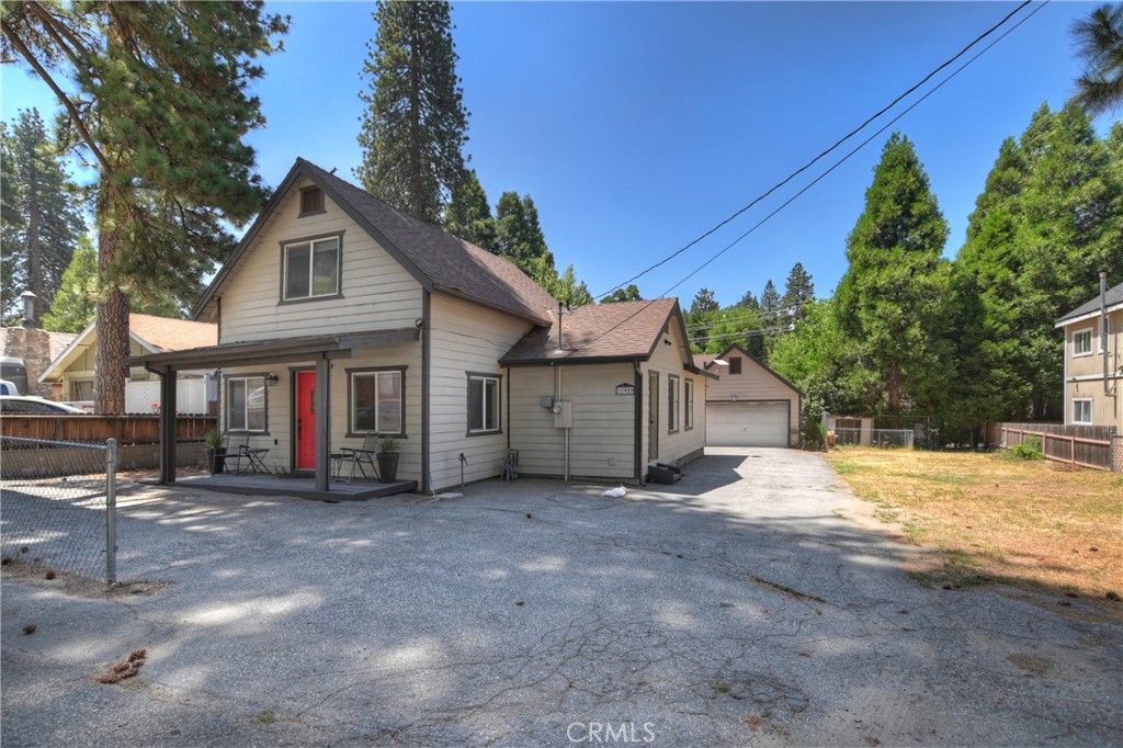 22989 Pine Lane Property Photo 1