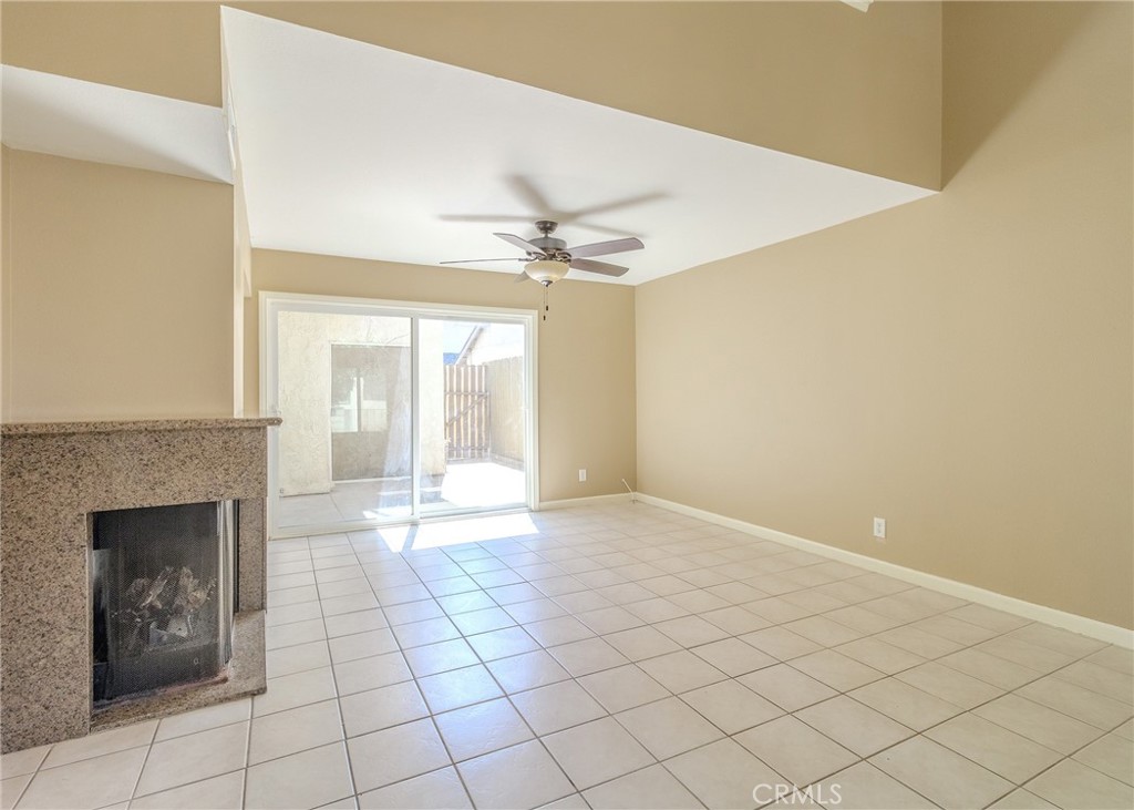 1974 E Lynwood Drive 2b Property Photo 6