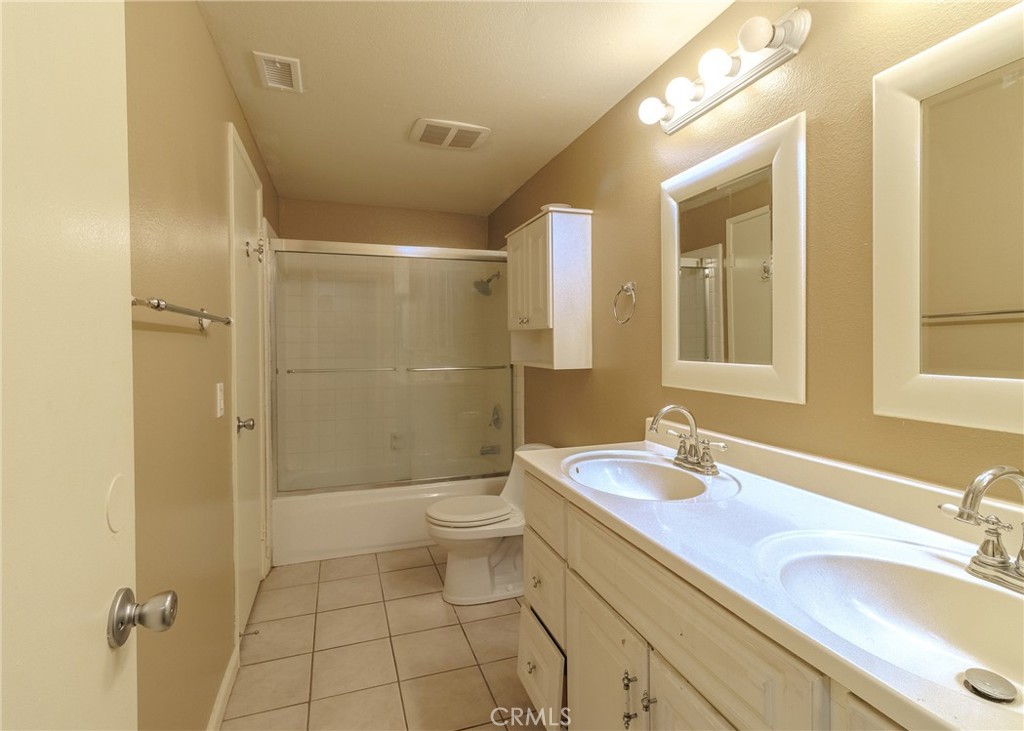 1974 E Lynwood Drive 2b Property Photo 9