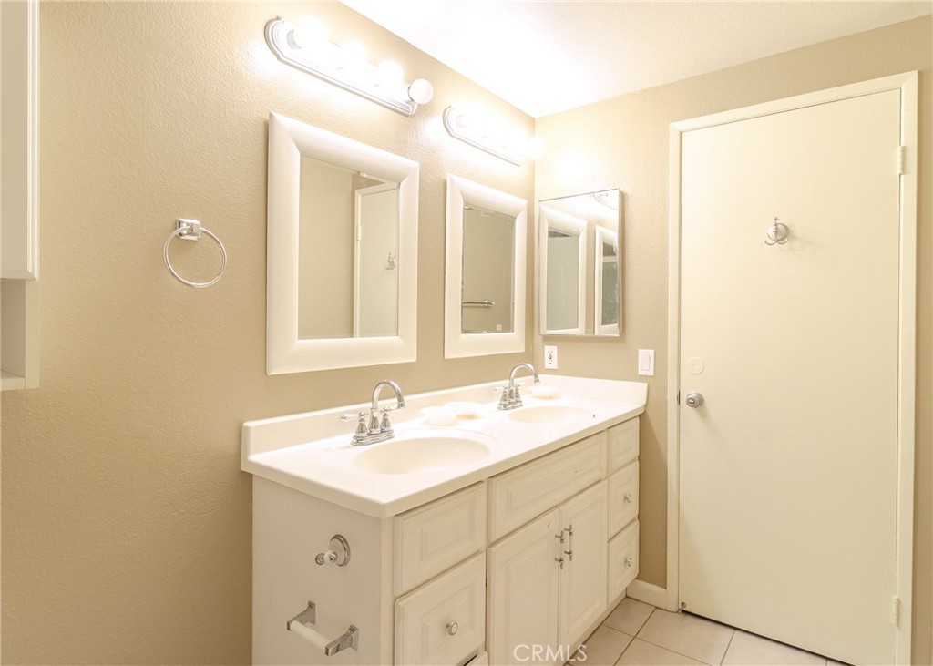 1974 E Lynwood Drive 2b Property Photo 16