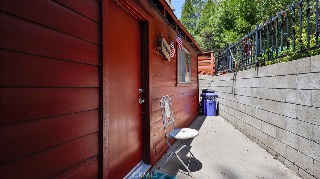 23683 Manzanita Drive Property Photo 5