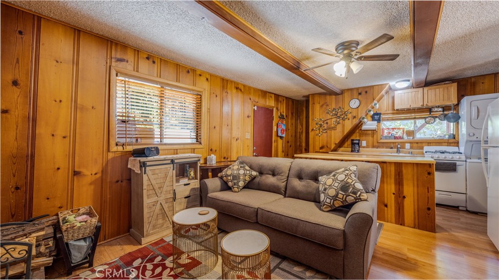 23683 Manzanita Drive Property Photo 8