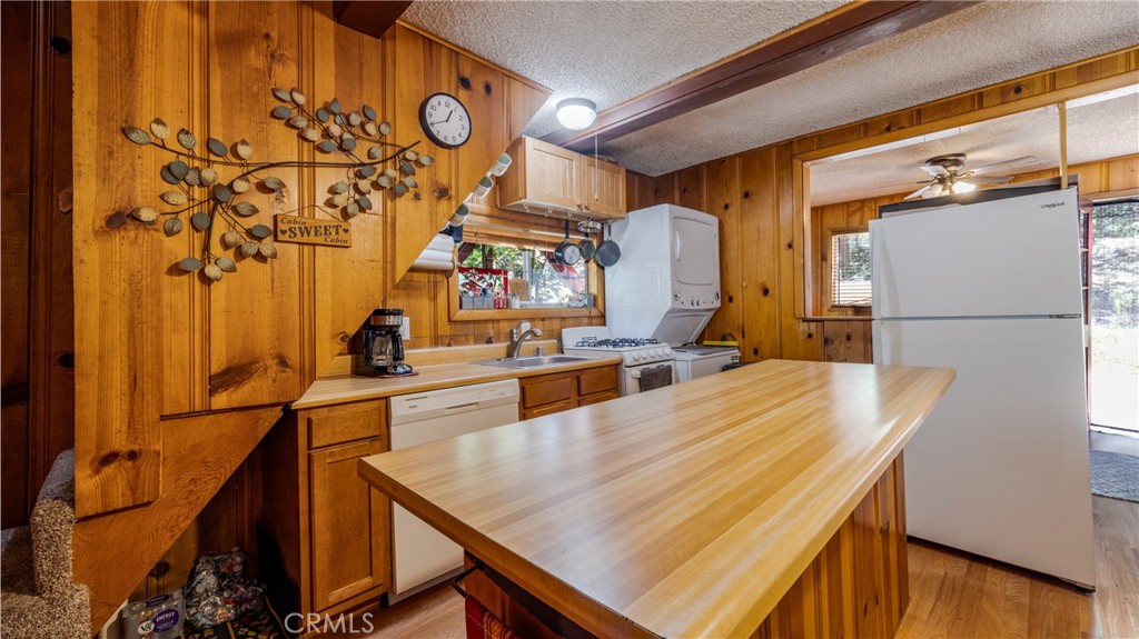 23683 Manzanita Drive Property Photo 12