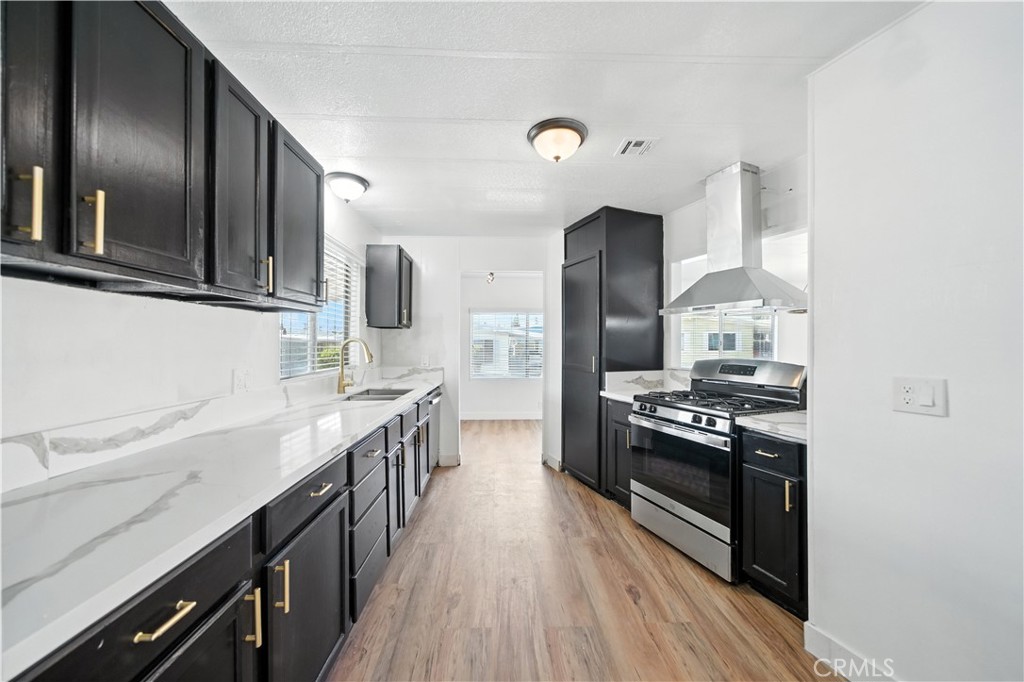 626 N Dearborn 12 Property Photo 22