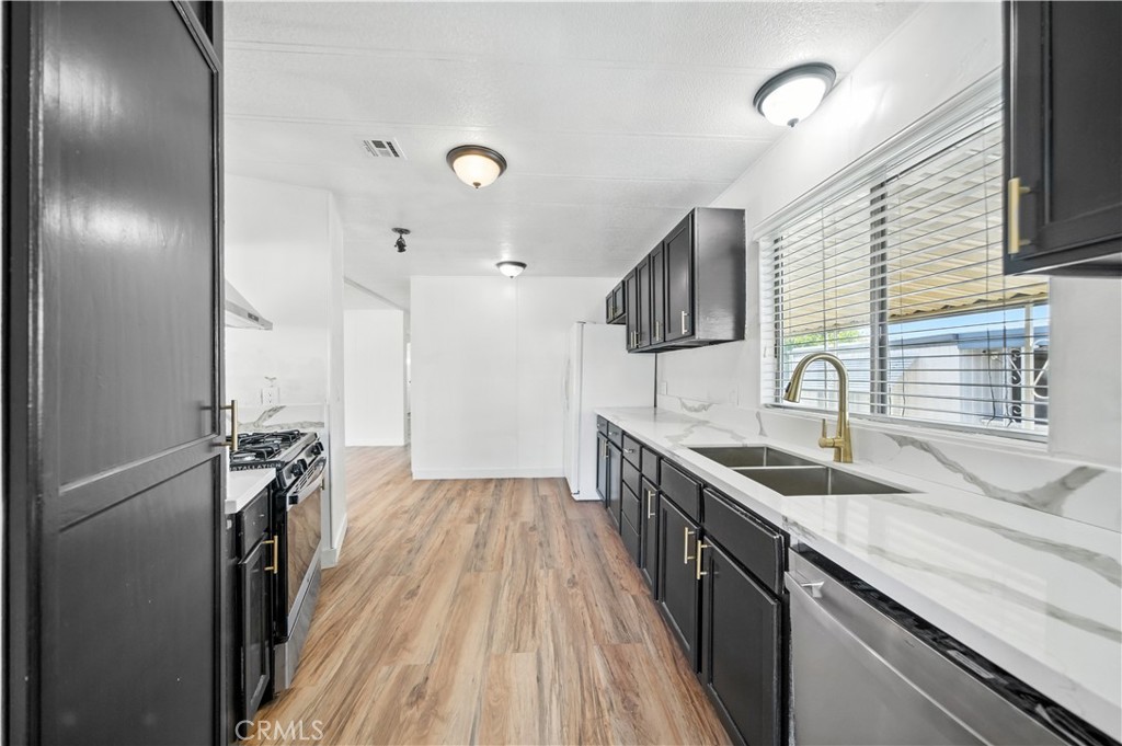 626 N Dearborn 12 Property Photo 23