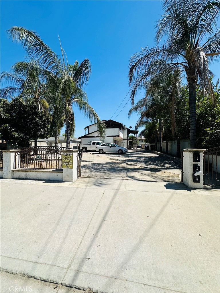 663 W 14th Street Property Photo 1