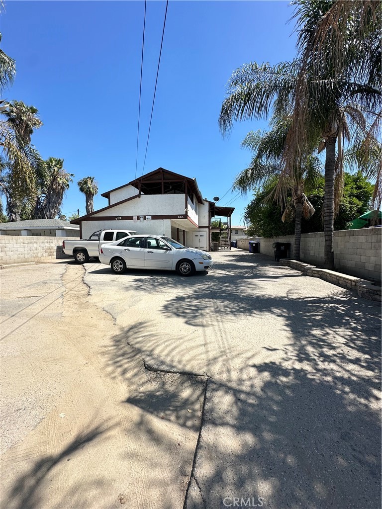 663 W 14th Street Property Photo 6