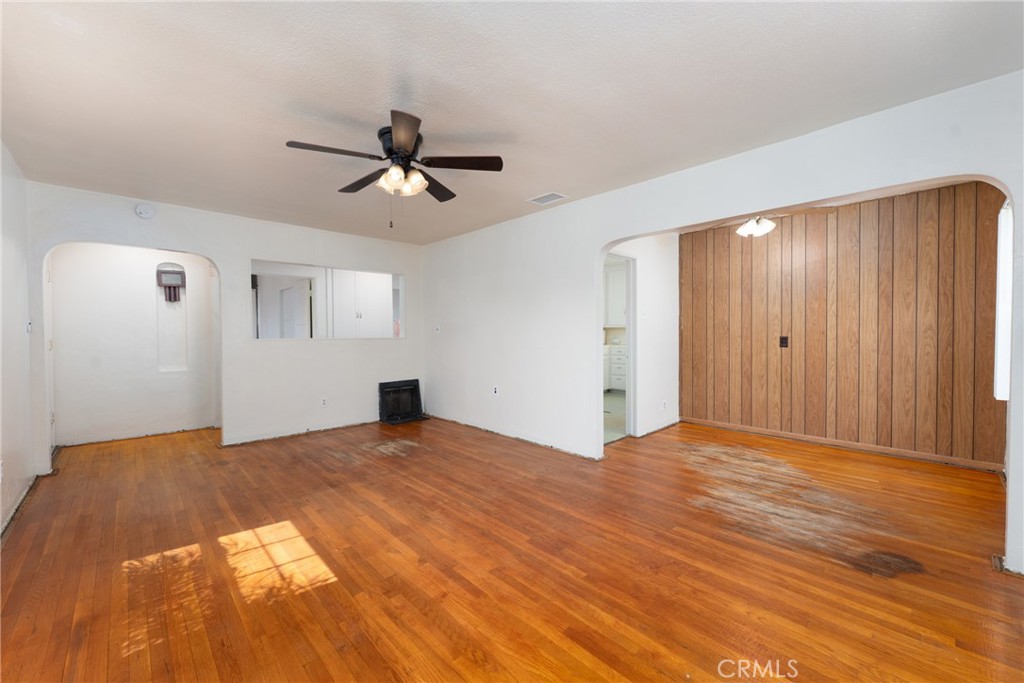 7086 Fairfax Drive Property Photo 5
