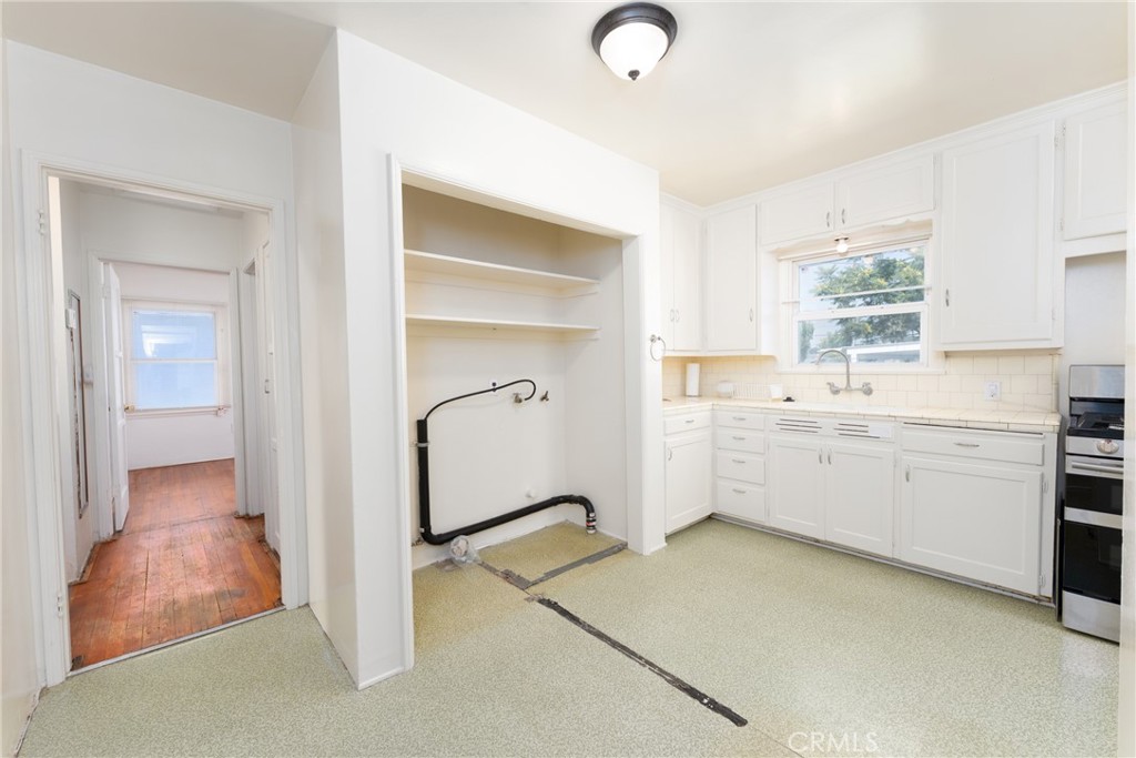 7086 Fairfax Drive Property Photo 9