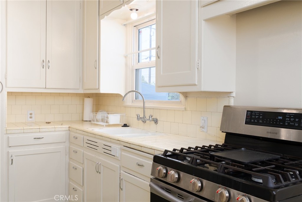 7086 Fairfax Drive Property Photo 11