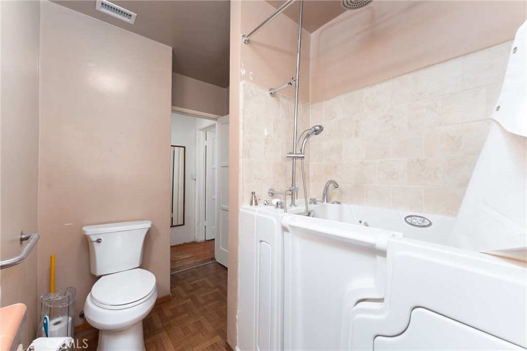 7086 Fairfax Drive Property Photo 14