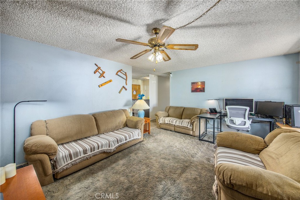 1676 Catalpa Avenue Property Photo 7