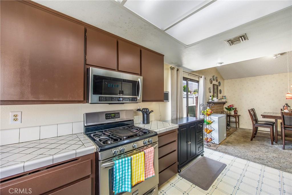 1676 Catalpa Avenue Property Photo 13