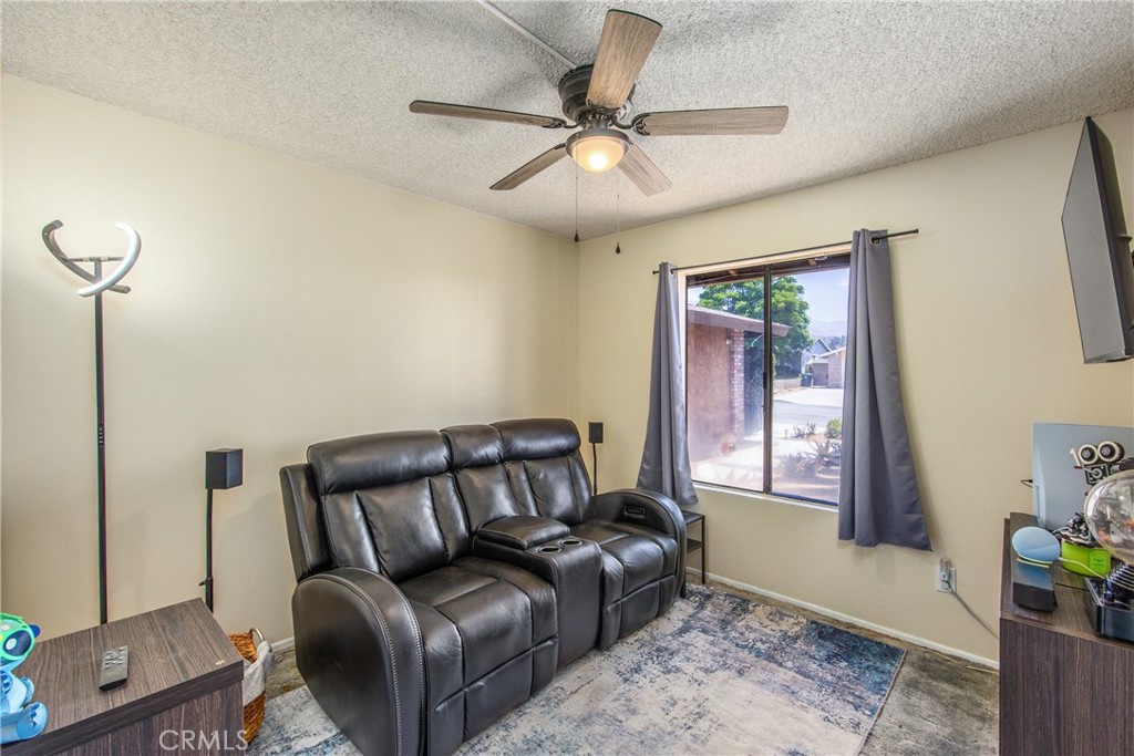 1676 Catalpa Avenue Property Photo 15