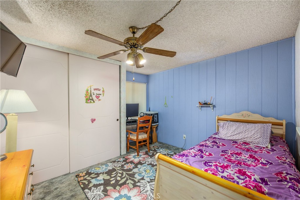 1676 Catalpa Avenue Property Photo 16