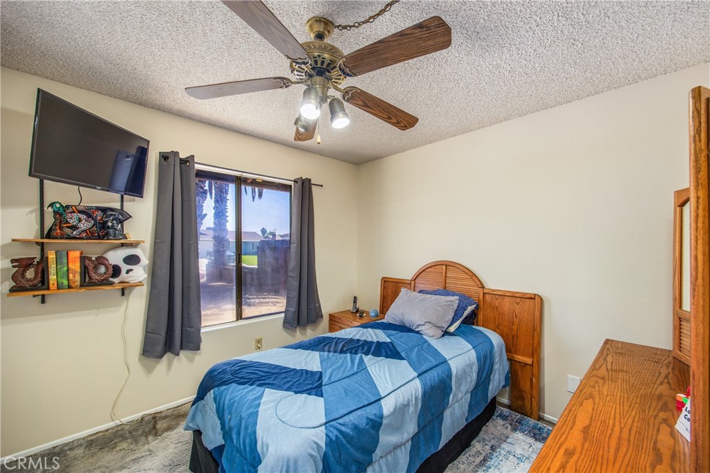 1676 Catalpa Avenue Property Photo 17