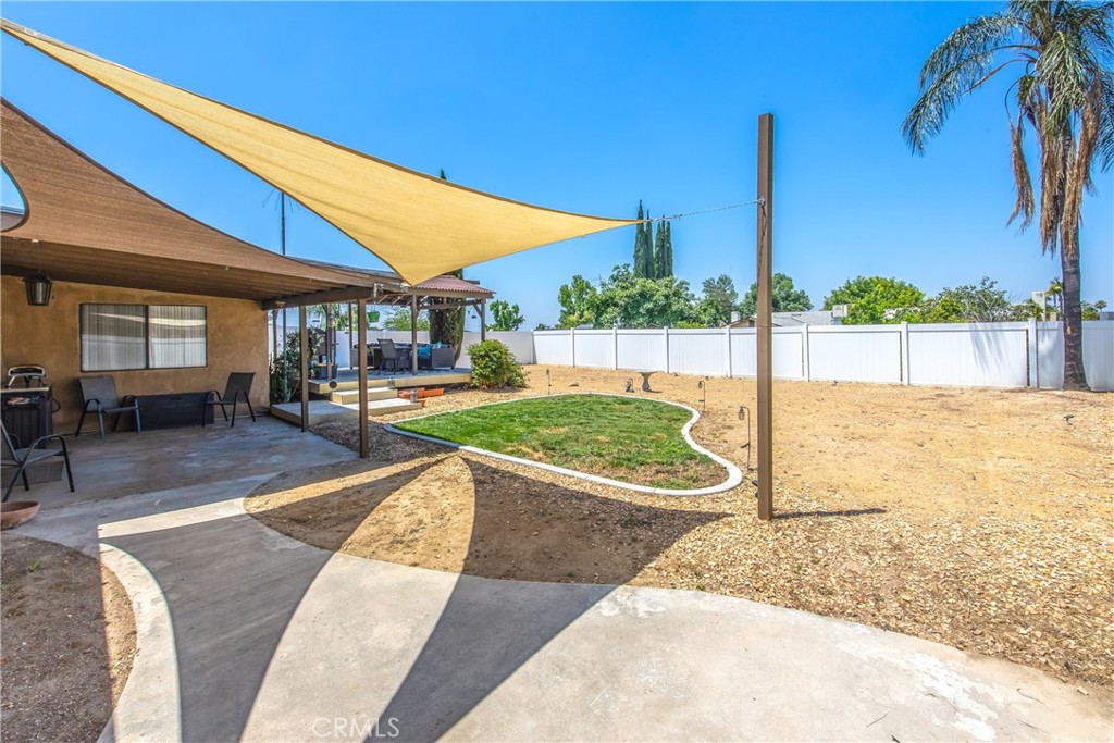 1676 Catalpa Avenue Property Photo 24