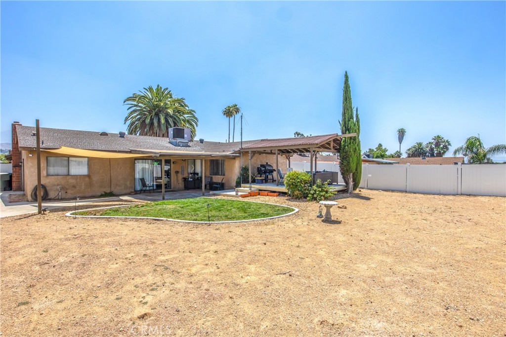 1676 Catalpa Avenue Property Photo 26