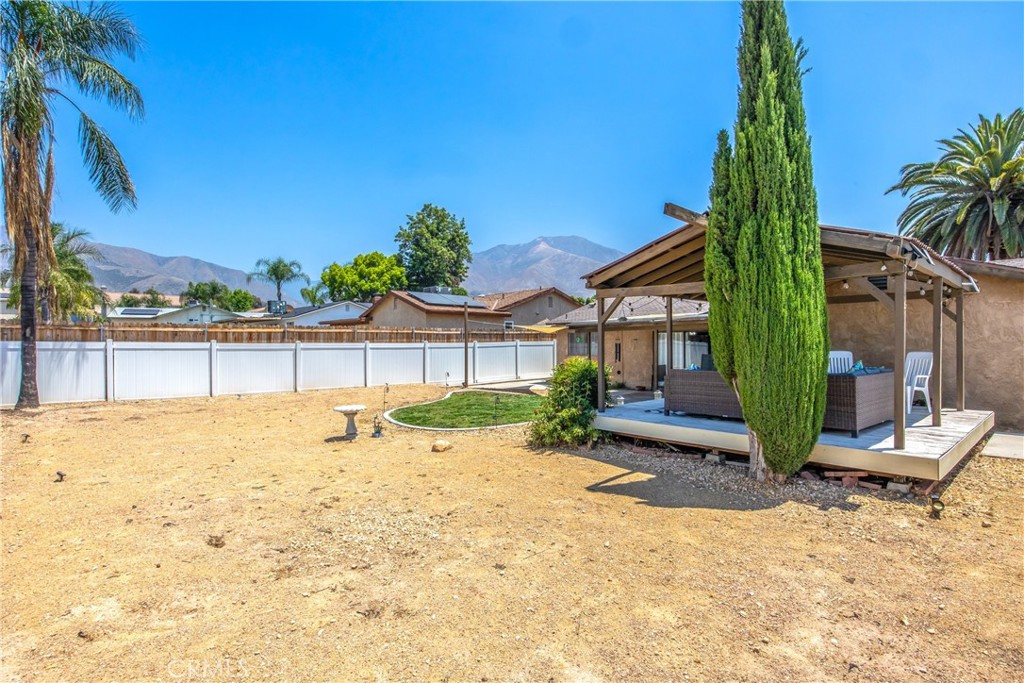 1676 Catalpa Avenue Property Photo 28