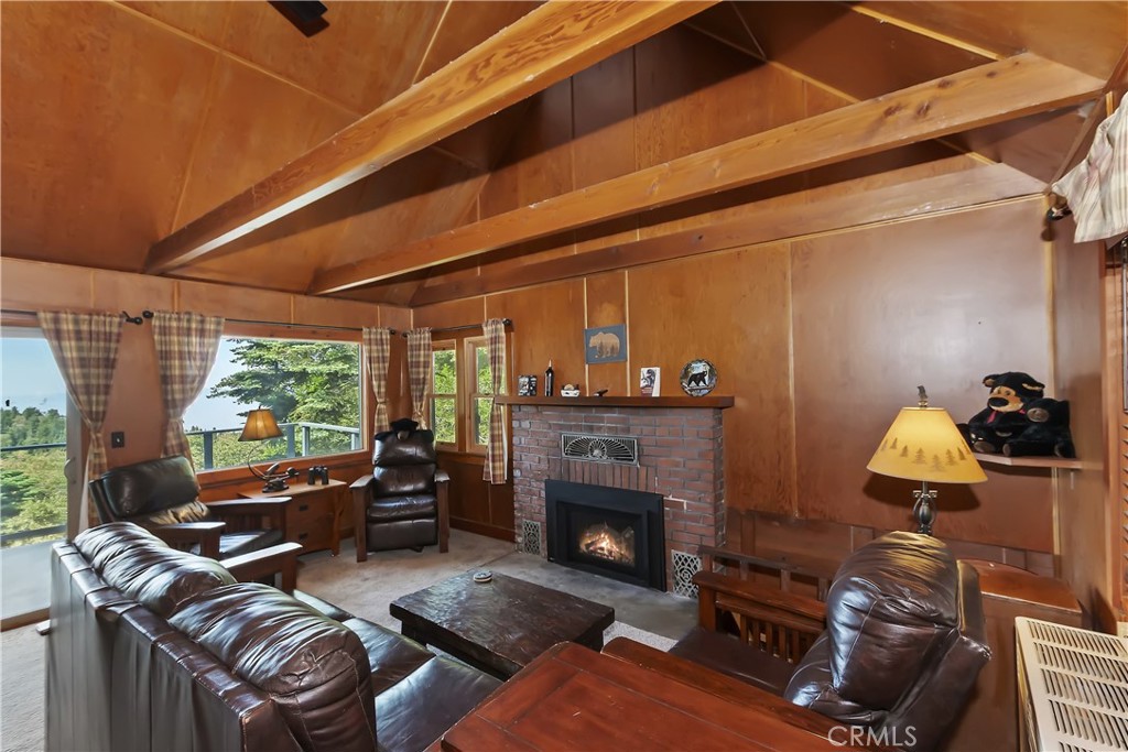 1040 Mile High Road Property Photo 6