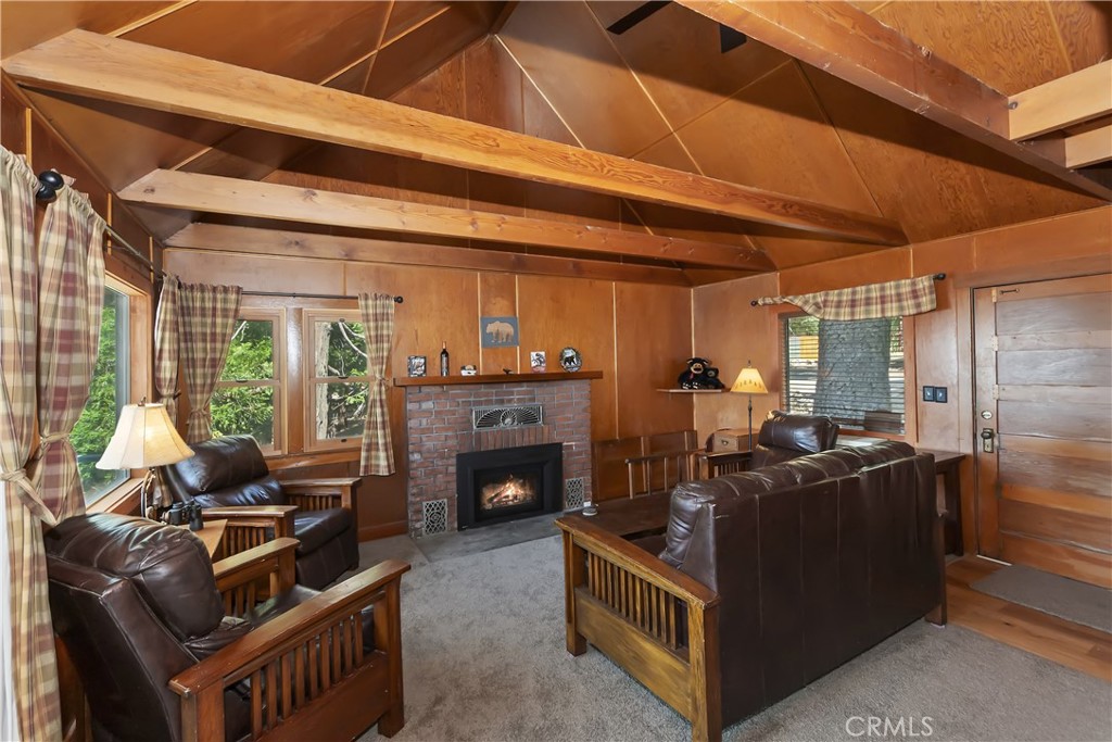1040 Mile High Road Property Photo 10