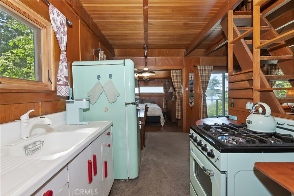 1040 Mile High Road Property Photo 14
