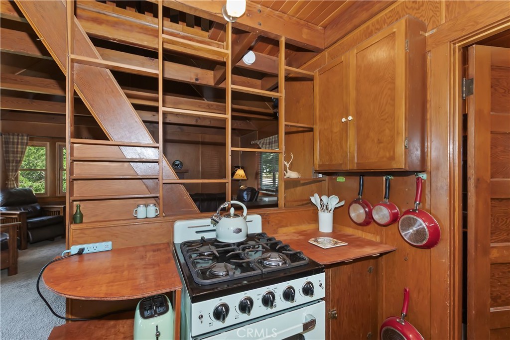 1040 Mile High Road Property Photo 15