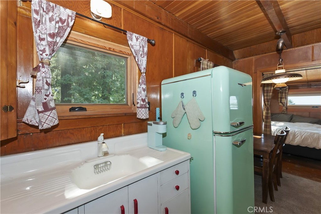 1040 Mile High Road Property Photo 16